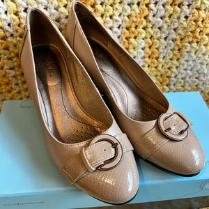 Life Stride Jewel Taupe Heels NIB
